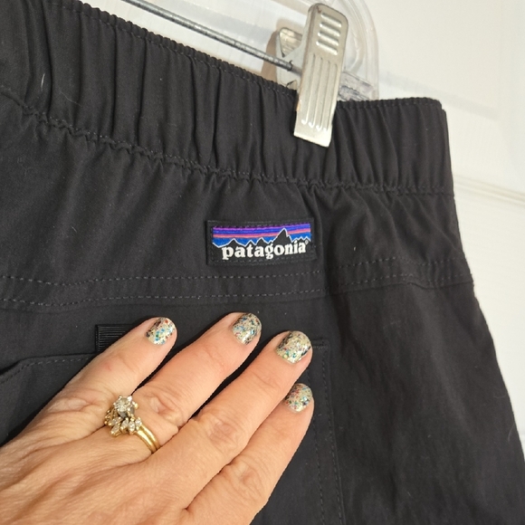 New Patagonia Women's Black Outdoor Everyday Skort Size Large - Picture 9 of 9